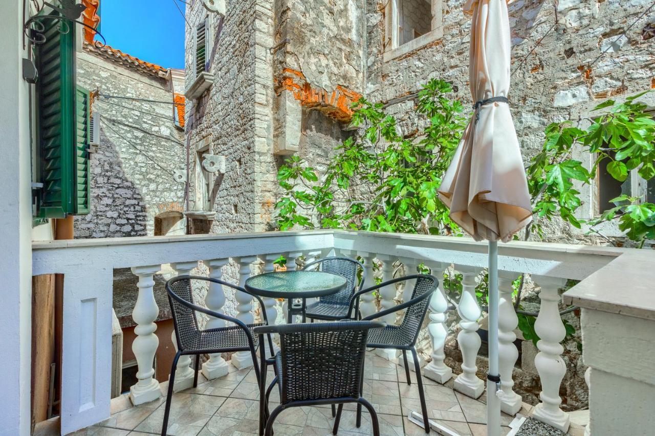 Old Stone House St Lawrence In The Heart Of Sibenik'S Old Town Šibenik Exterior foto